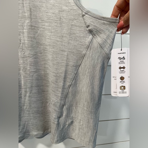 NWT Active Tank. 1103 - Picture 5 of 5